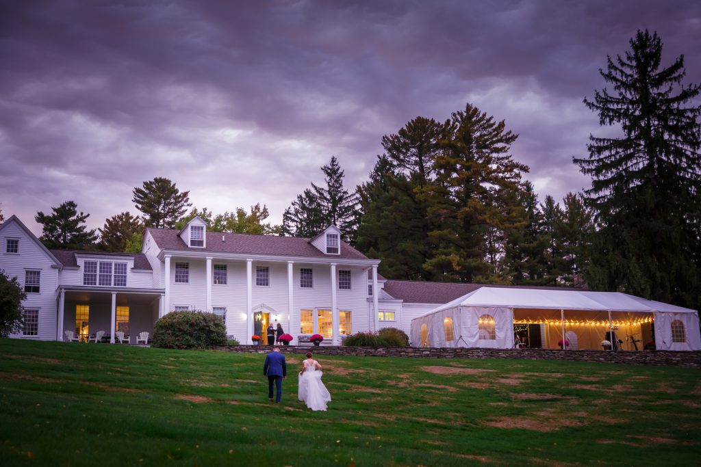 Fontainebleau Inn is a stately manor house tucked on the shores of Cayuta Lake, made for weddings | Vermilion Pinstripes