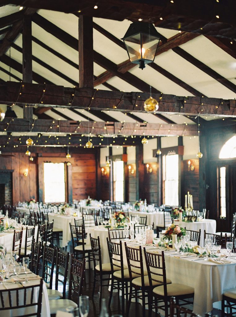 Wedding reception at the Fontainebleau Inn | Vermilion Pinstripes